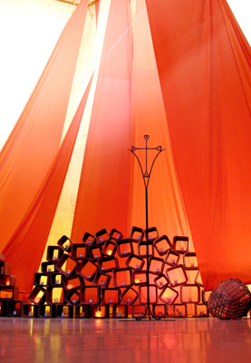 Taize altar CU